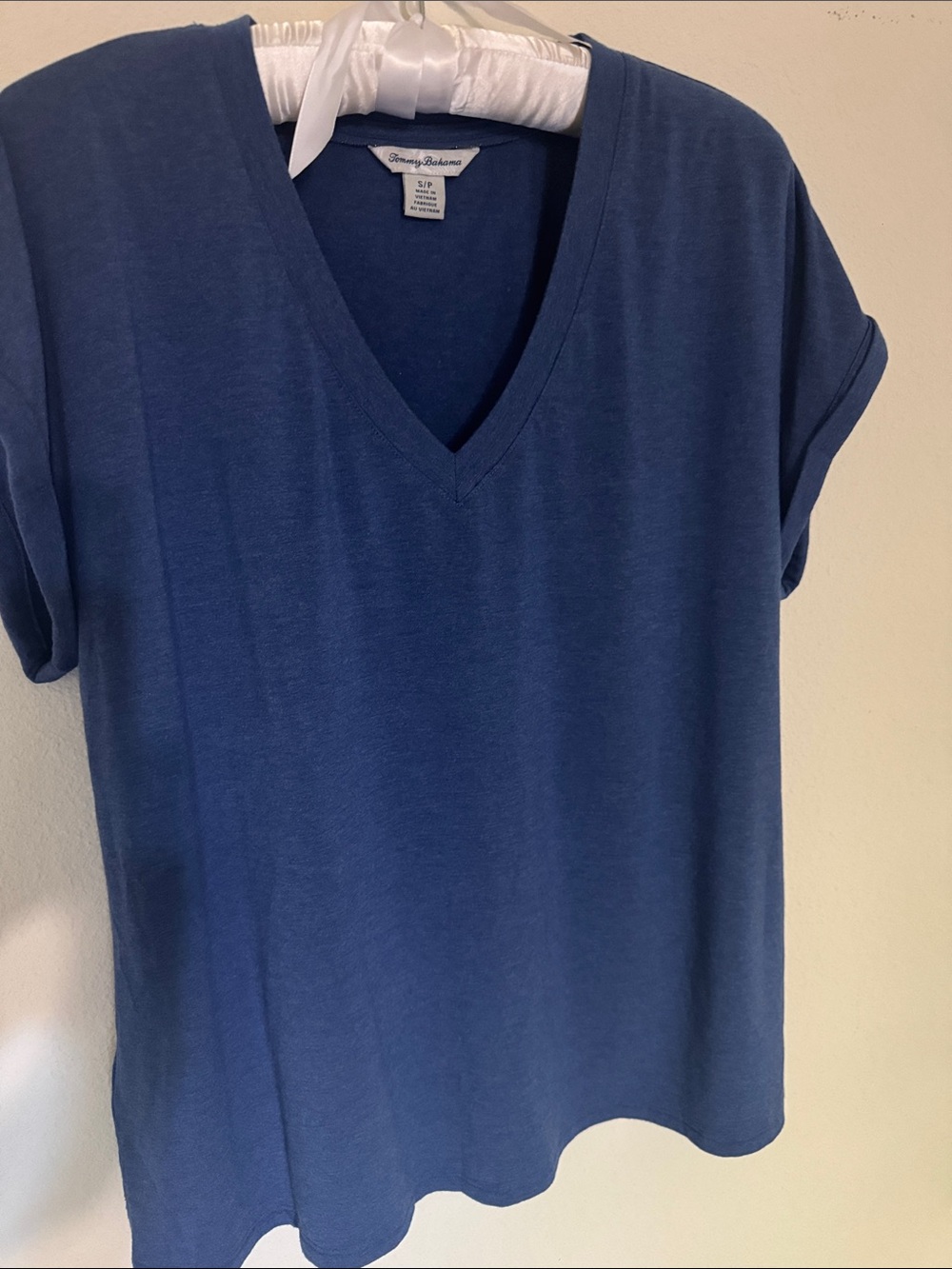 Tommy Bahama oversized Blue V-Neck Short Sleeve Tee shirt. Size S/P